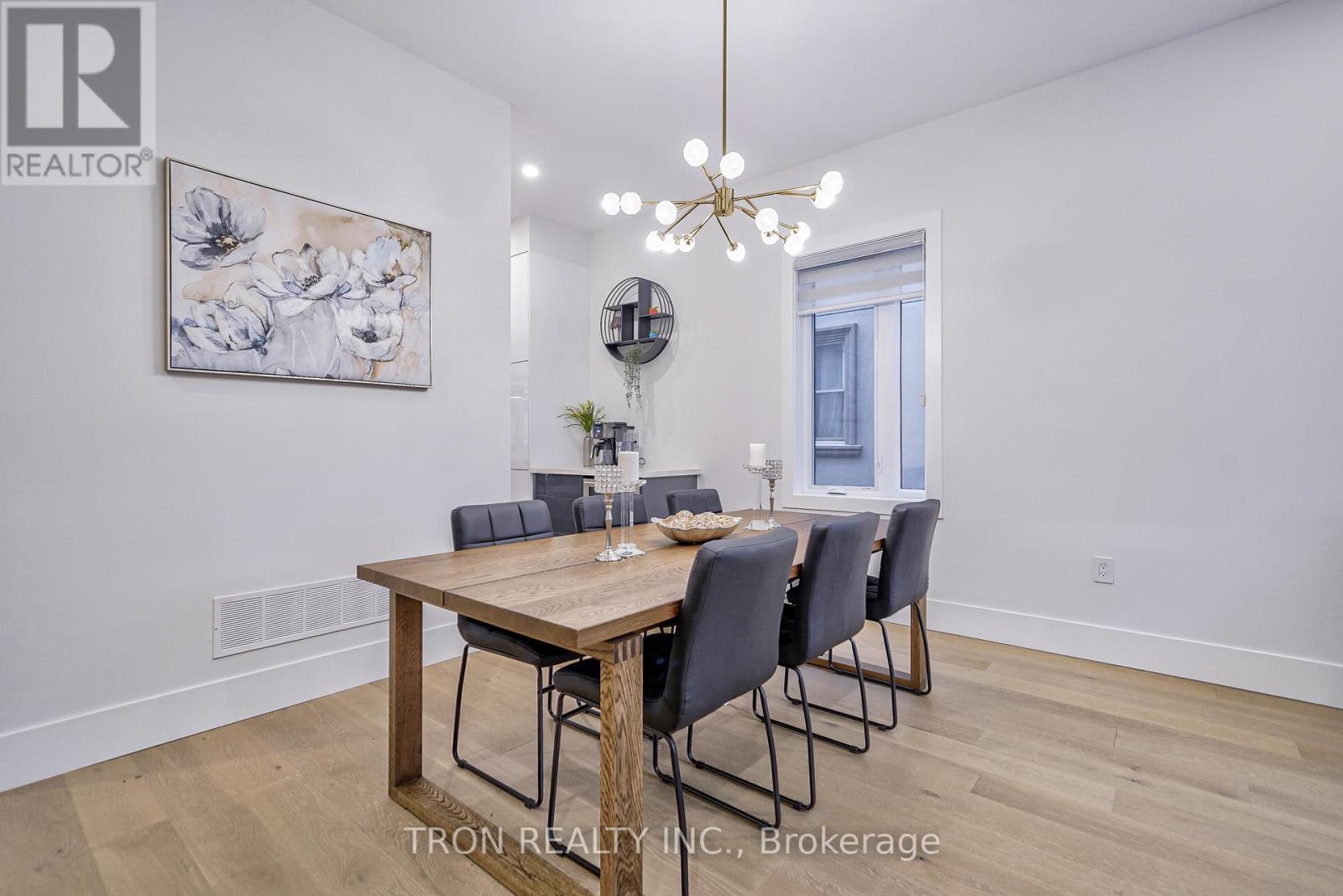 38 Uno Drive, Toronto, Ontario  M8Z 3N8 - Photo 5 - W12830416