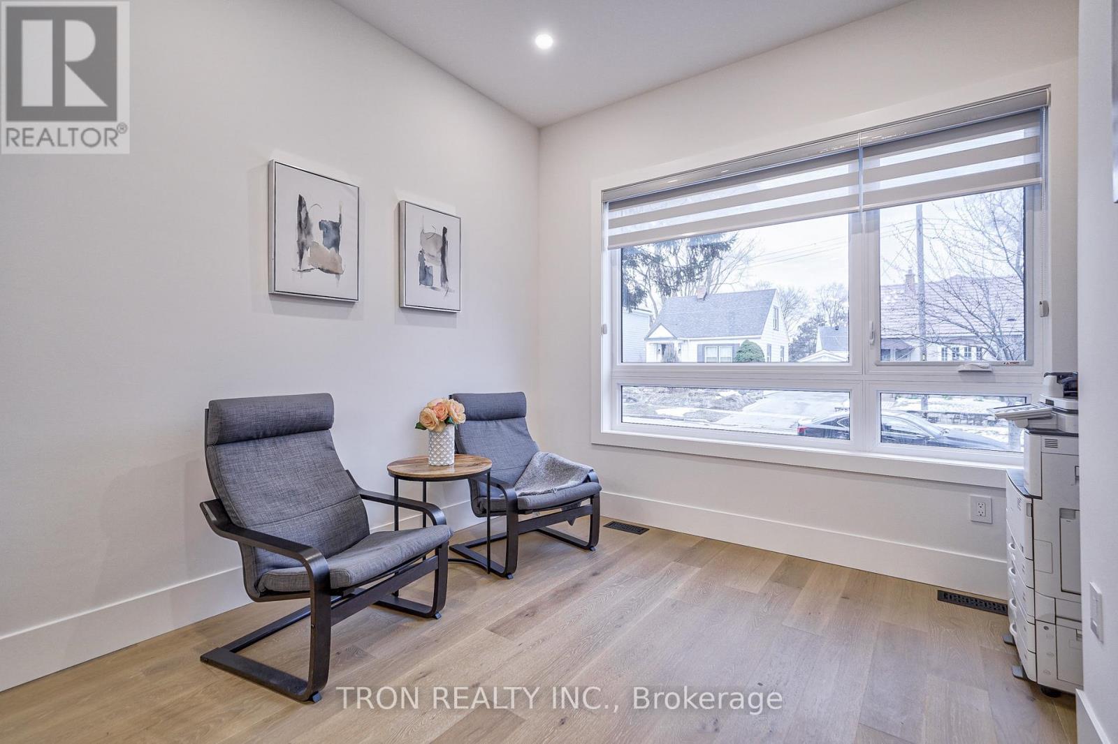 38 Uno Drive, Toronto, Ontario  M8Z 3N8 - Photo 8 - W12830416