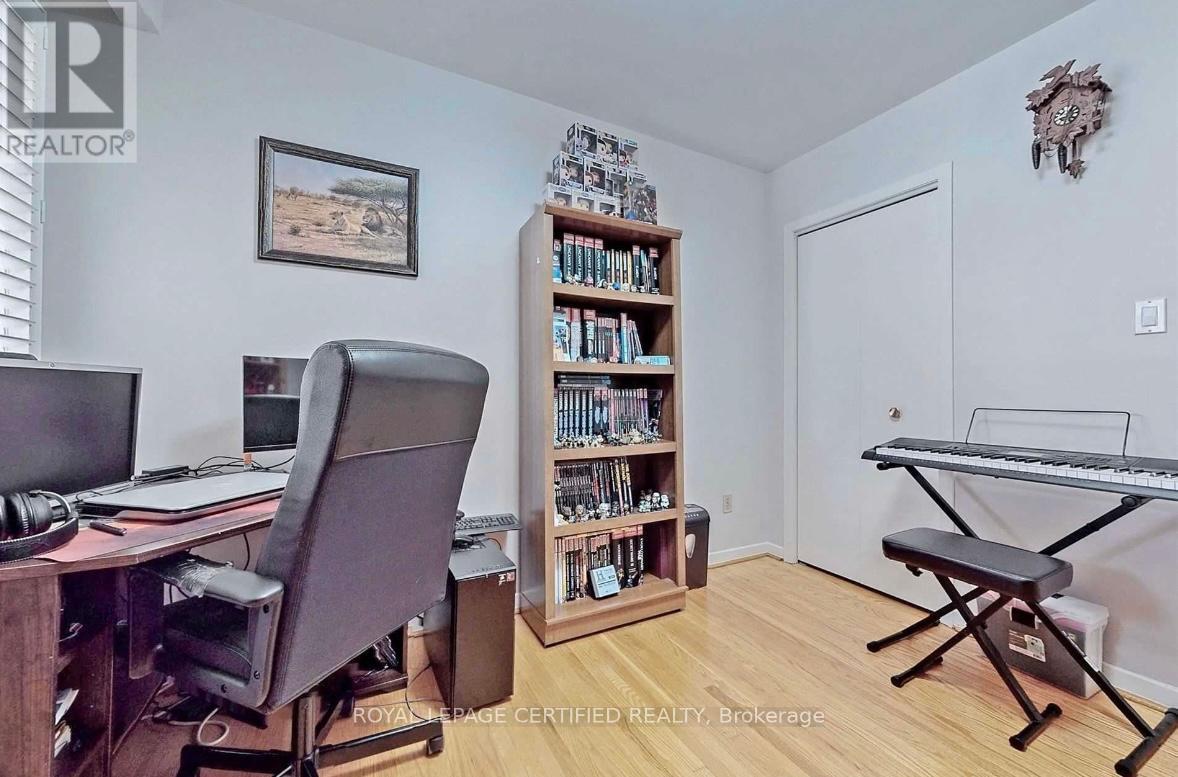 200 Redgrave Drive, Toronto, Ontario  M9R 3V9 - Photo 11 - W12830424