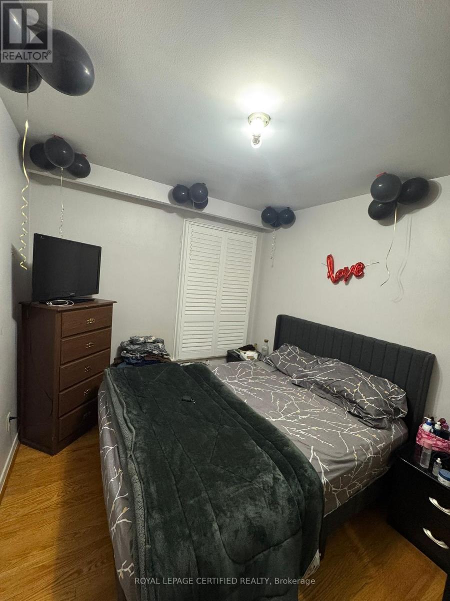 200 Redgrave Drive, Toronto, Ontario  M9R 3V9 - Photo 12 - W12830424