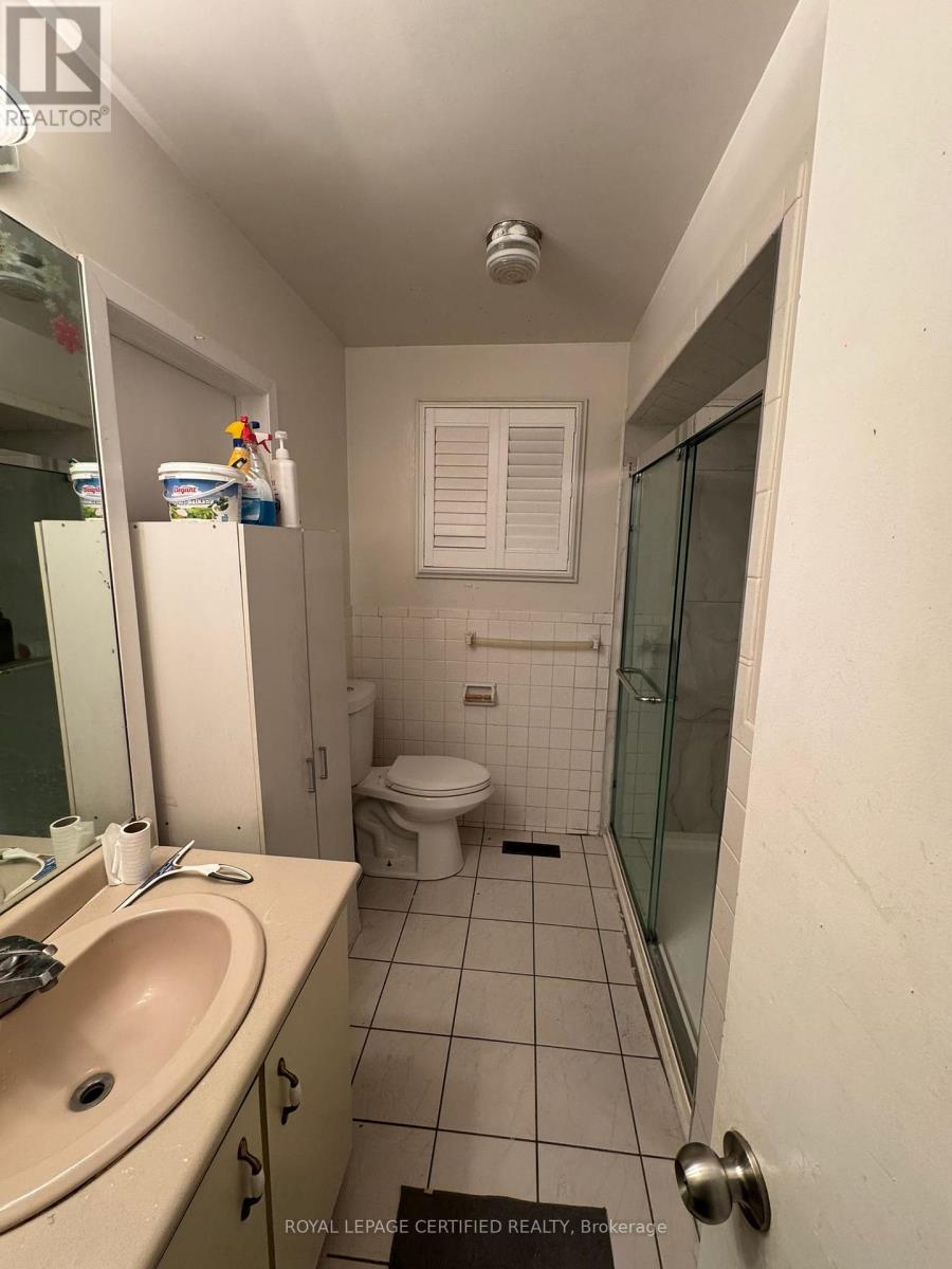 200 Redgrave Drive, Toronto, Ontario  M9R 3V9 - Photo 16 - W12830424