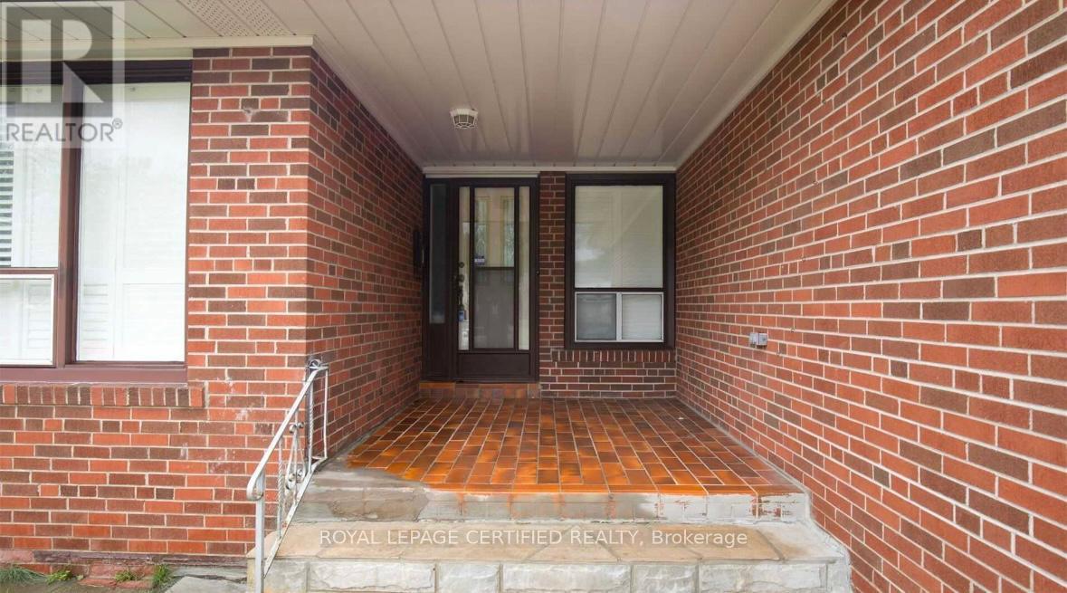 200 Redgrave Drive, Toronto, Ontario  M9R 3V9 - Photo 2 - W12830424