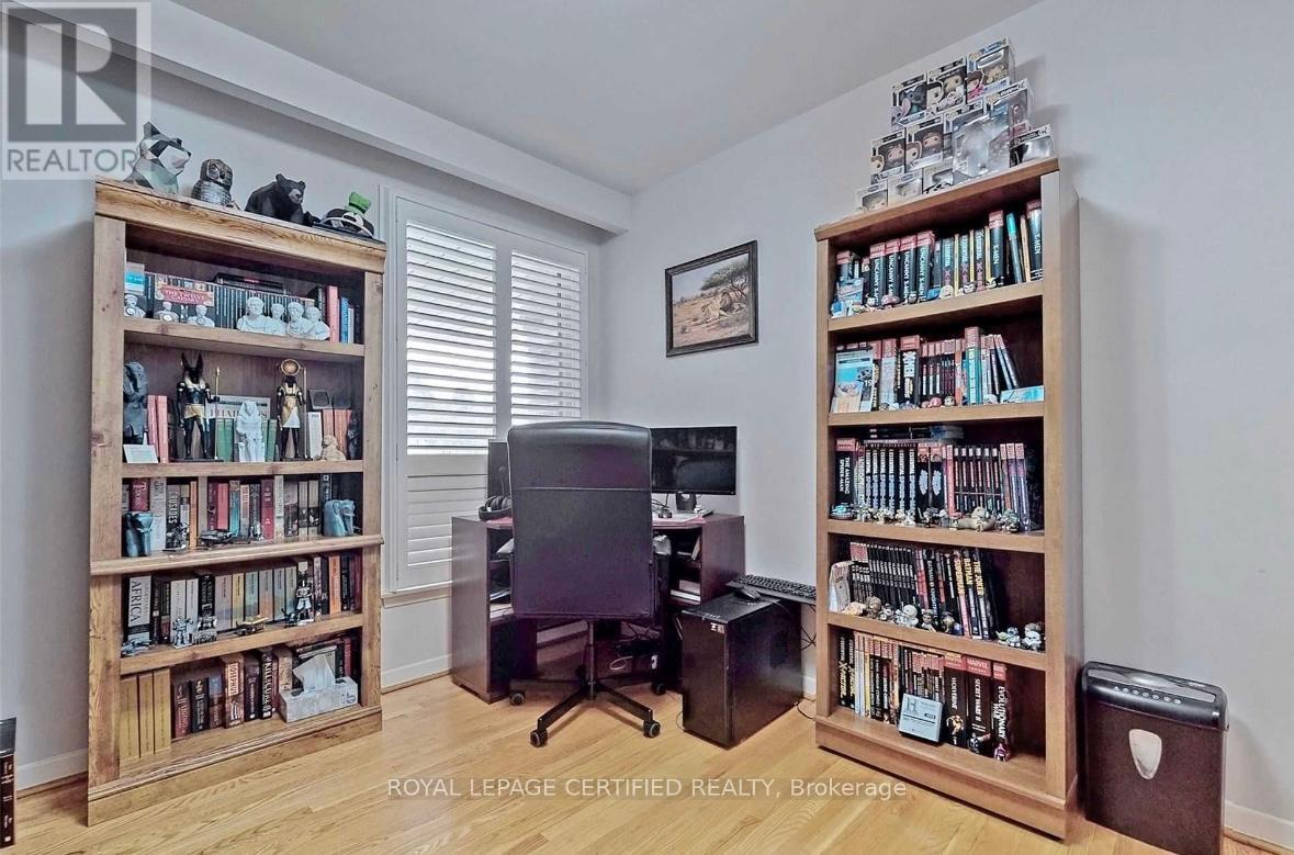 200 Redgrave Drive, Toronto, Ontario  M9R 3V9 - Photo 9 - W12830424