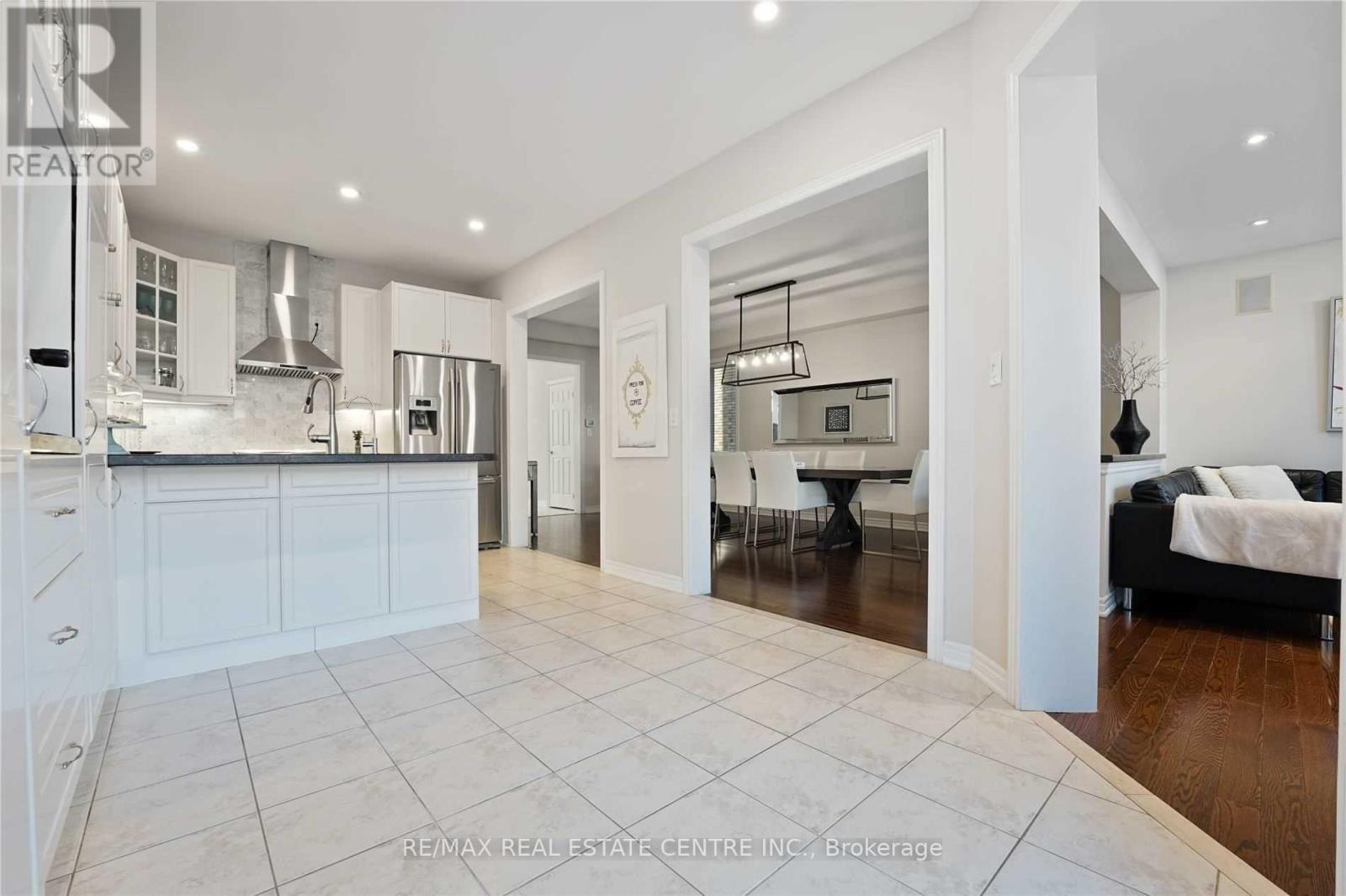 2470 Kwinter Road, Oakville, Ontario  L6M 0K6 - Photo 14 - W12830426