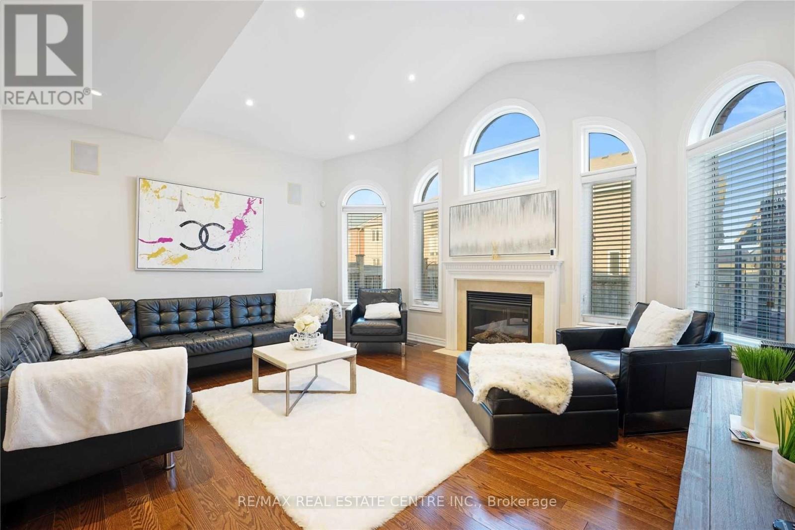 2470 Kwinter Road, Oakville, Ontario  L6M 0K6 - Photo 16 - W12830426