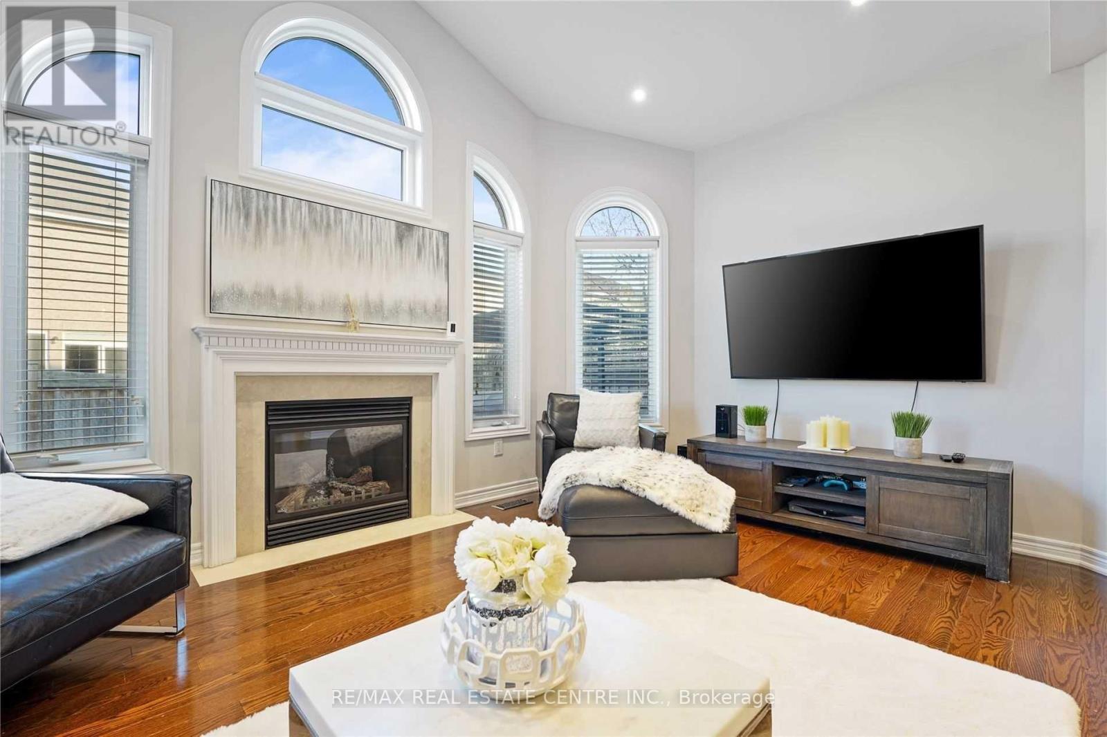 2470 Kwinter Road, Oakville, Ontario  L6M 0K6 - Photo 17 - W12830426