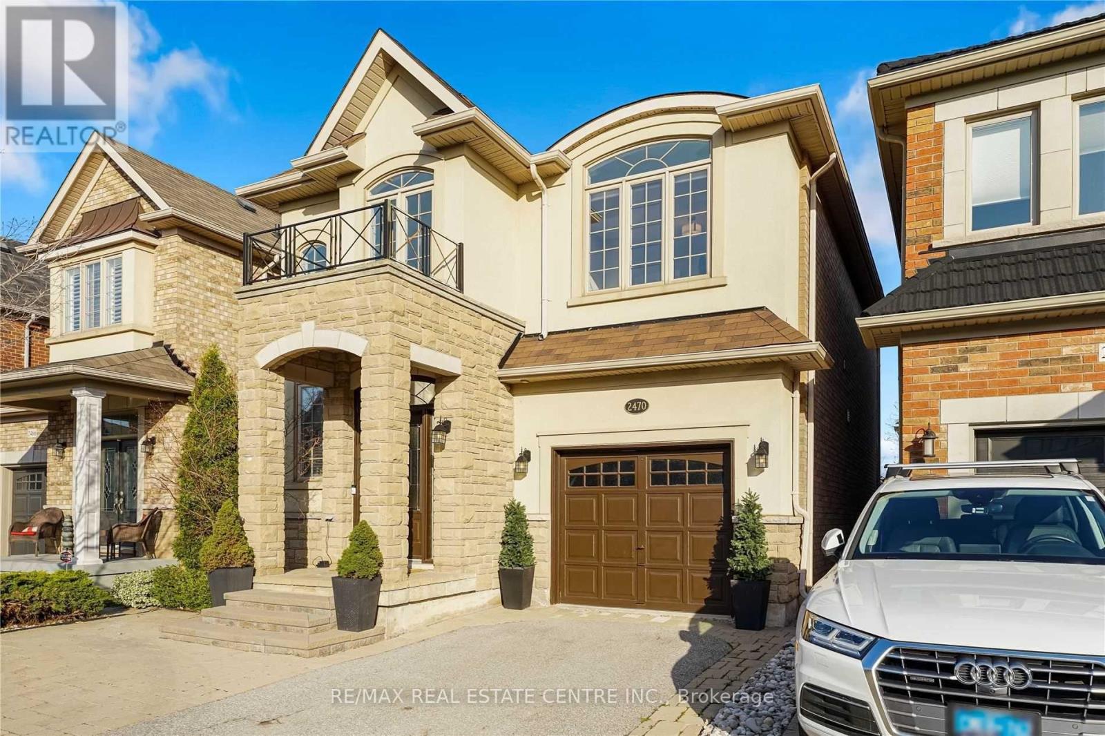 2470 Kwinter Road, Oakville, Ontario  L6M 0K6 - Photo 2 - W12830426