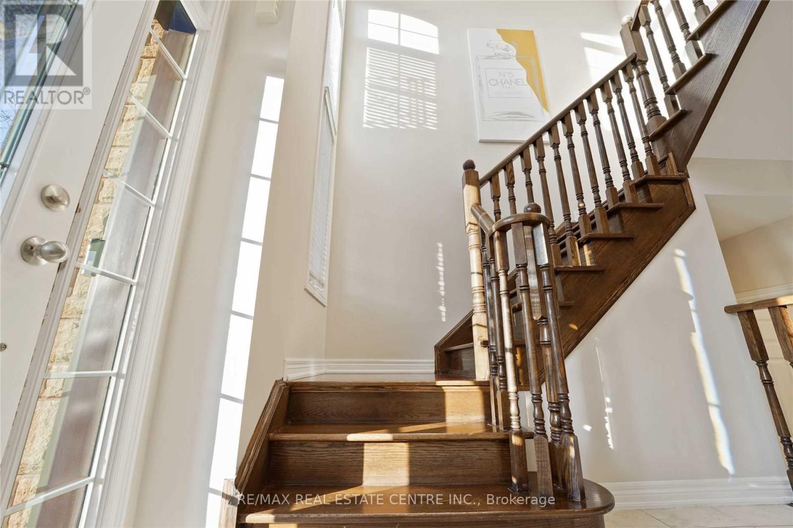 2470 Kwinter Road, Oakville, Ontario  L6M 0K6 - Photo 25 - W12830426