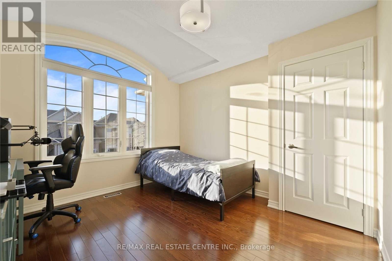 2470 Kwinter Road, Oakville, Ontario  L6M 0K6 - Photo 27 - W12830426