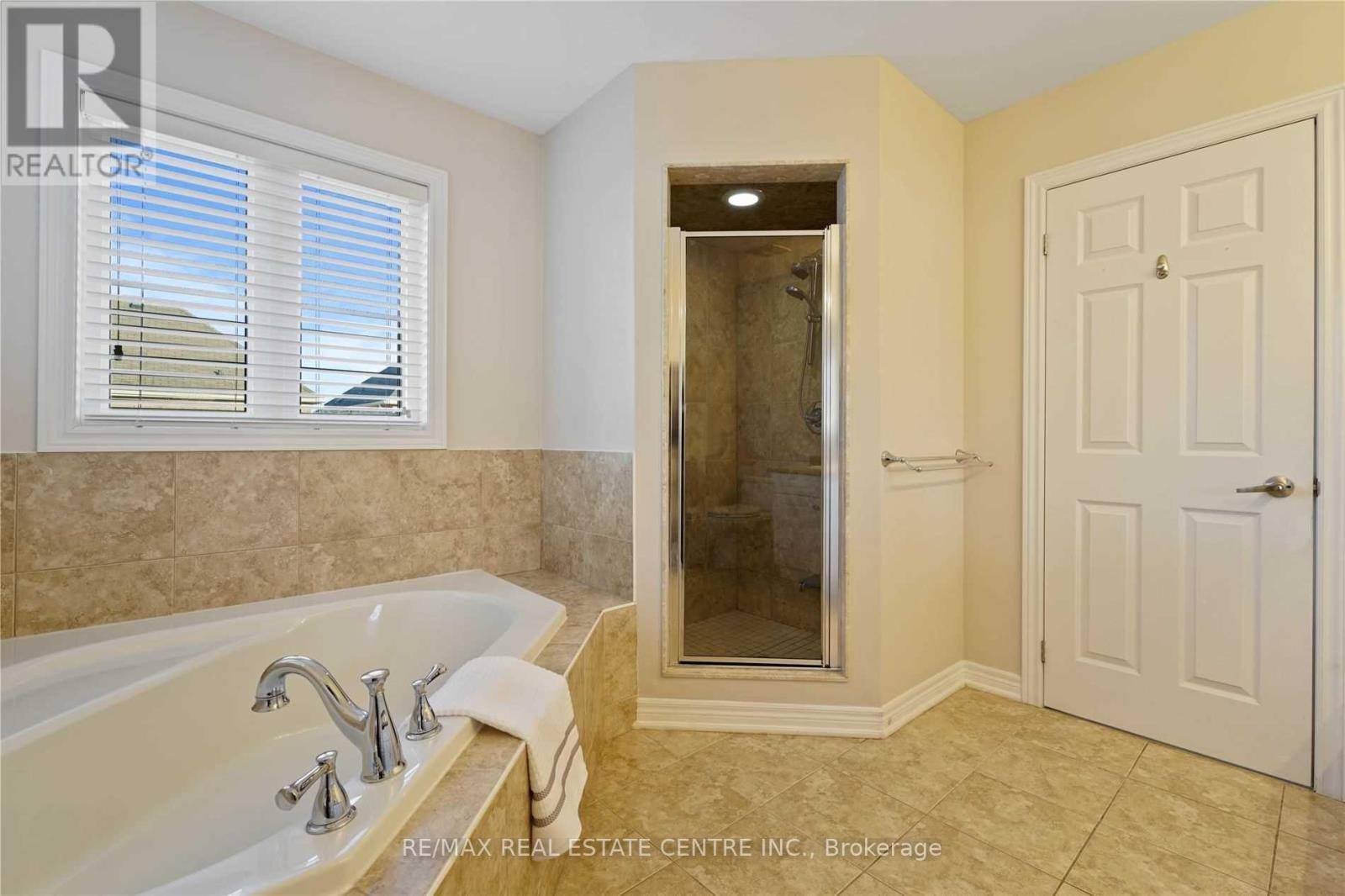 2470 Kwinter Road, Oakville, Ontario  L6M 0K6 - Photo 33 - W12830426