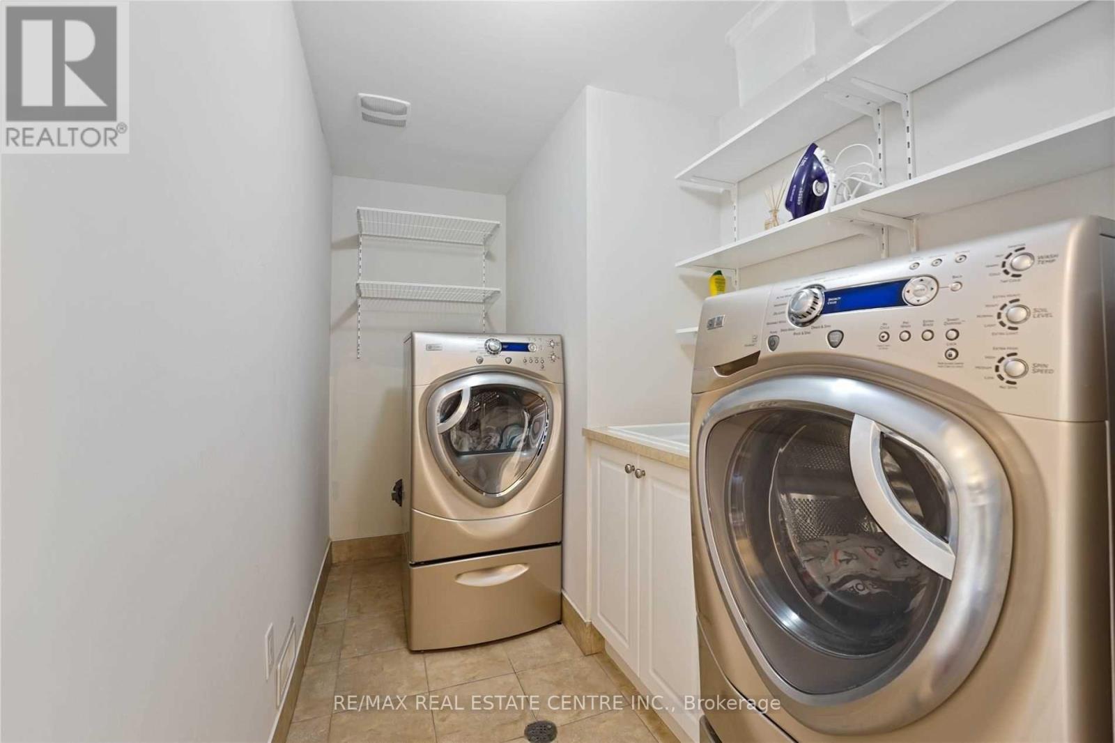 2470 Kwinter Road, Oakville, Ontario  L6M 0K6 - Photo 34 - W12830426