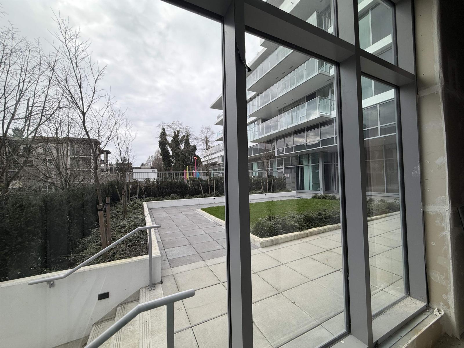 101 9675 King George Boulevard, Surrey, British Columbia  V3T 2V3 - Photo 10 - C8076275