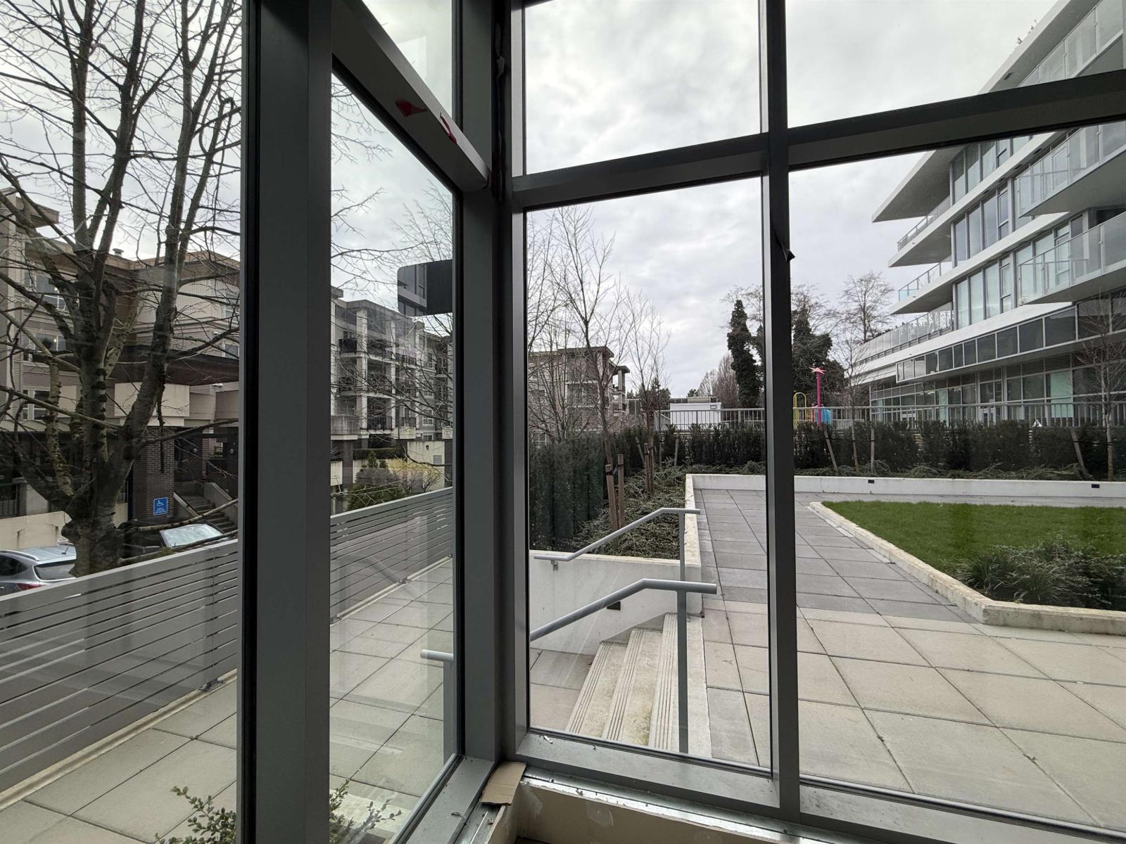 101 9675 King George Boulevard, Surrey, British Columbia  V3T 2V3 - Photo 11 - C8076275
