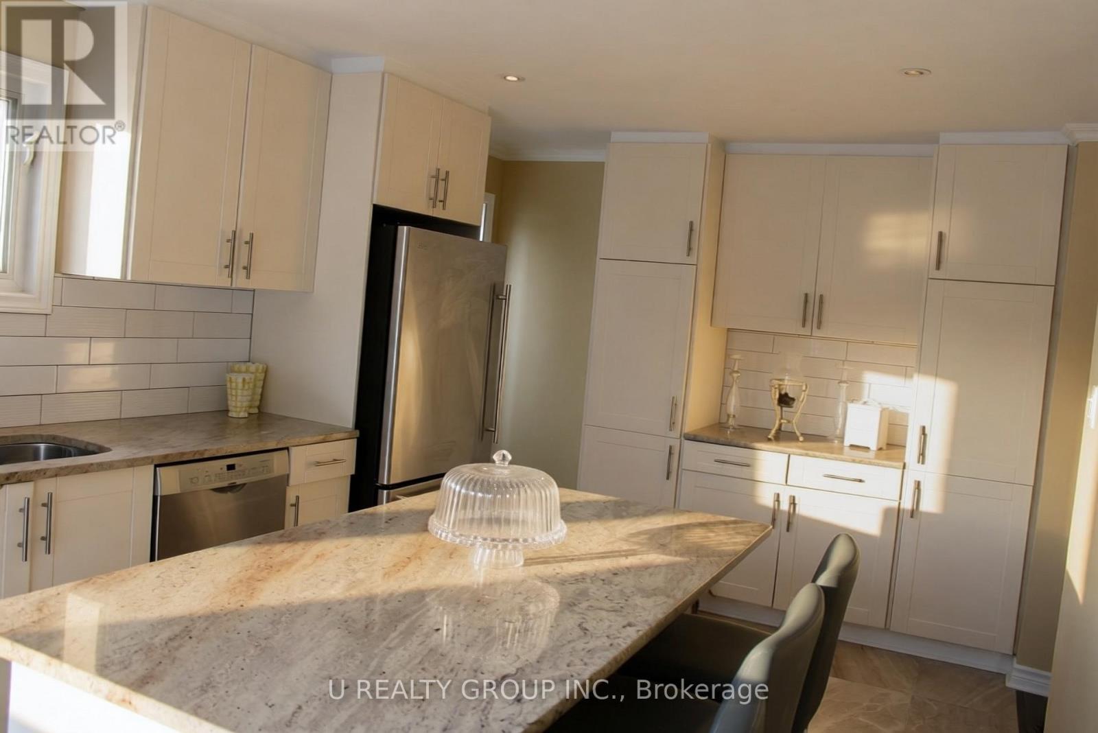 365 Lefebvre Way, Ottawa, Ontario  K1E 2W5 - Photo 9 - X12828712