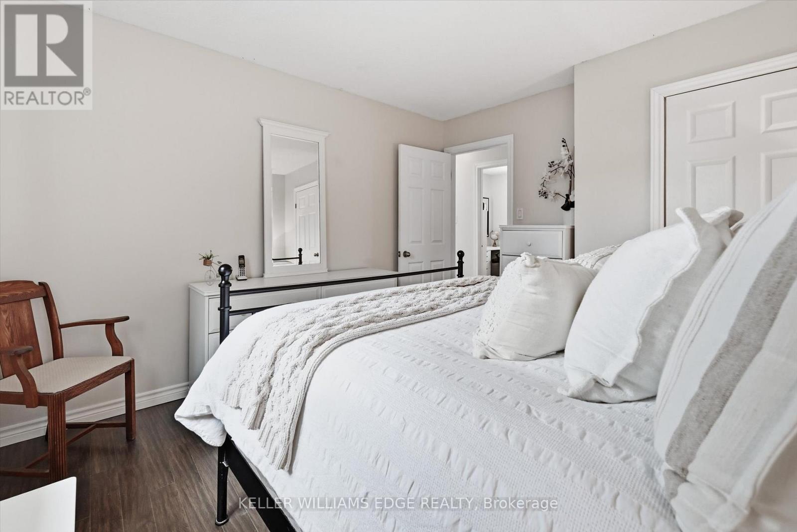 2112 Cavendish Drive, Burlington, Ontario  L7P 1Z3 - Photo 15 - W12830434