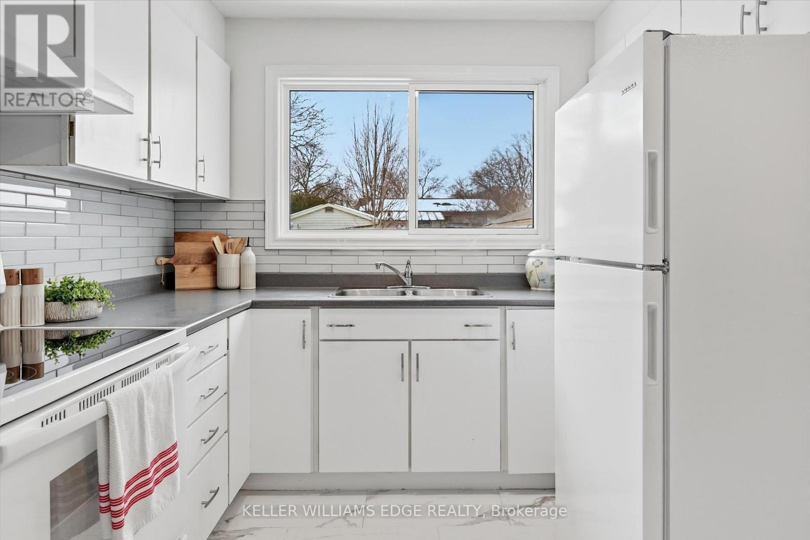 2112 Cavendish Drive, Burlington, Ontario  L7P 1Z3 - Photo 18 - W12830434