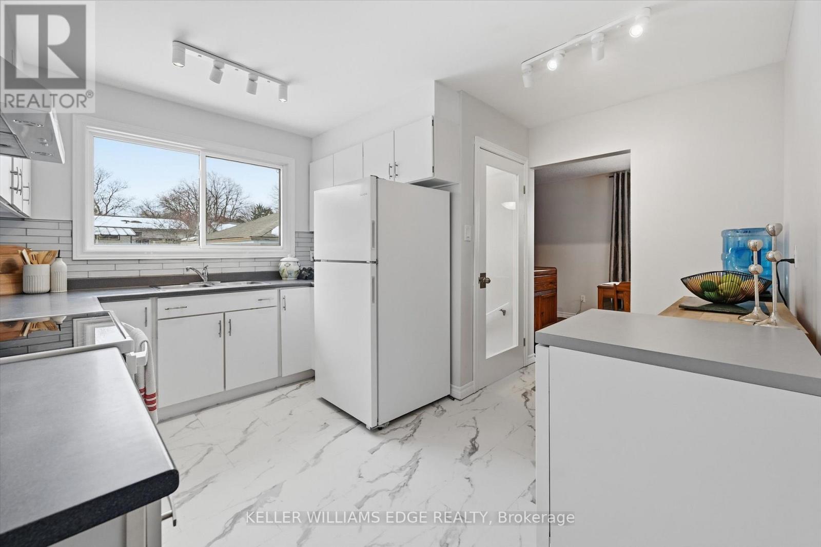 2112 Cavendish Drive, Burlington, Ontario  L7P 1Z3 - Photo 19 - W12830434