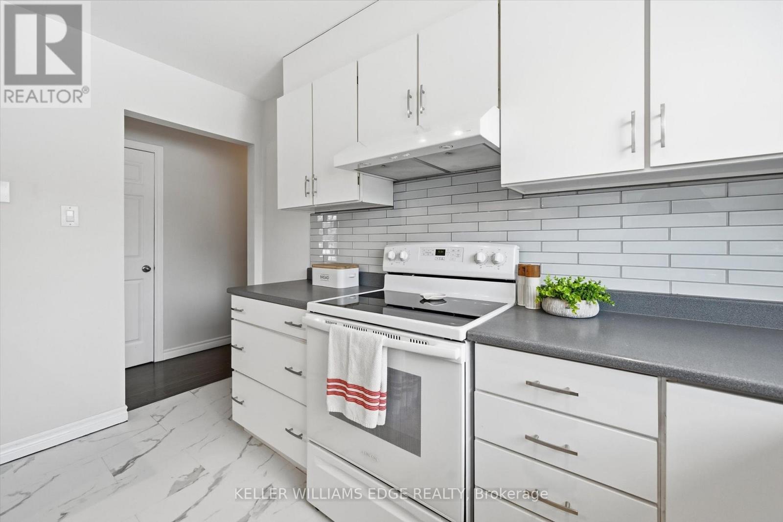 2112 Cavendish Drive, Burlington, Ontario  L7P 1Z3 - Photo 20 - W12830434