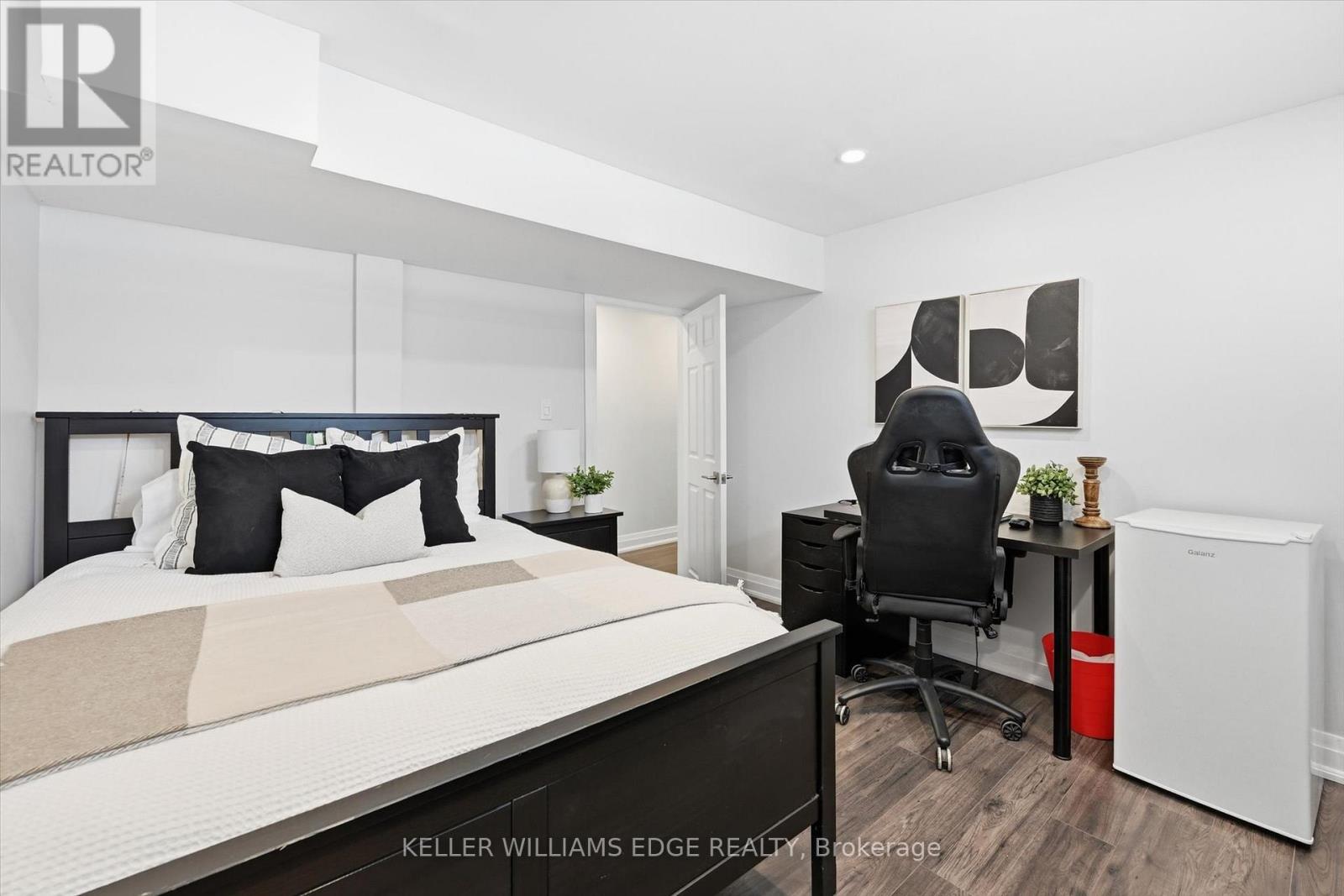 2112 Cavendish Drive, Burlington, Ontario  L7P 1Z3 - Photo 25 - W12830434