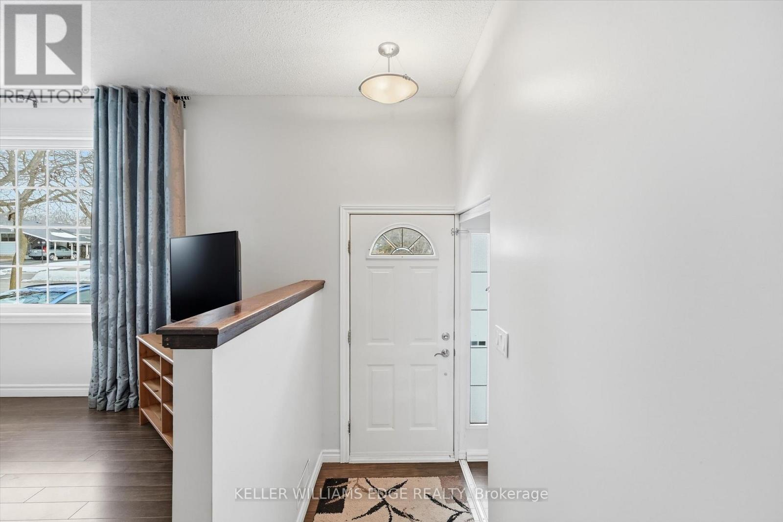 2112 Cavendish Drive, Burlington, Ontario  L7P 1Z3 - Photo 4 - W12830434