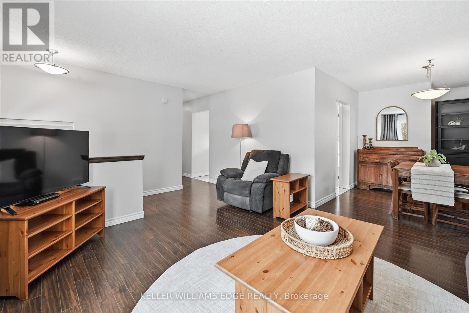 2112 Cavendish Drive, Burlington, Ontario  L7P 1Z3 - Photo 8 - W12830434