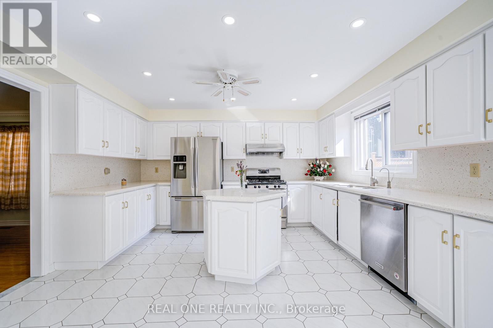 203 Valleymede Drive, Richmond Hill, Ontario  L4B 3S4 - Photo 17 - N12821986