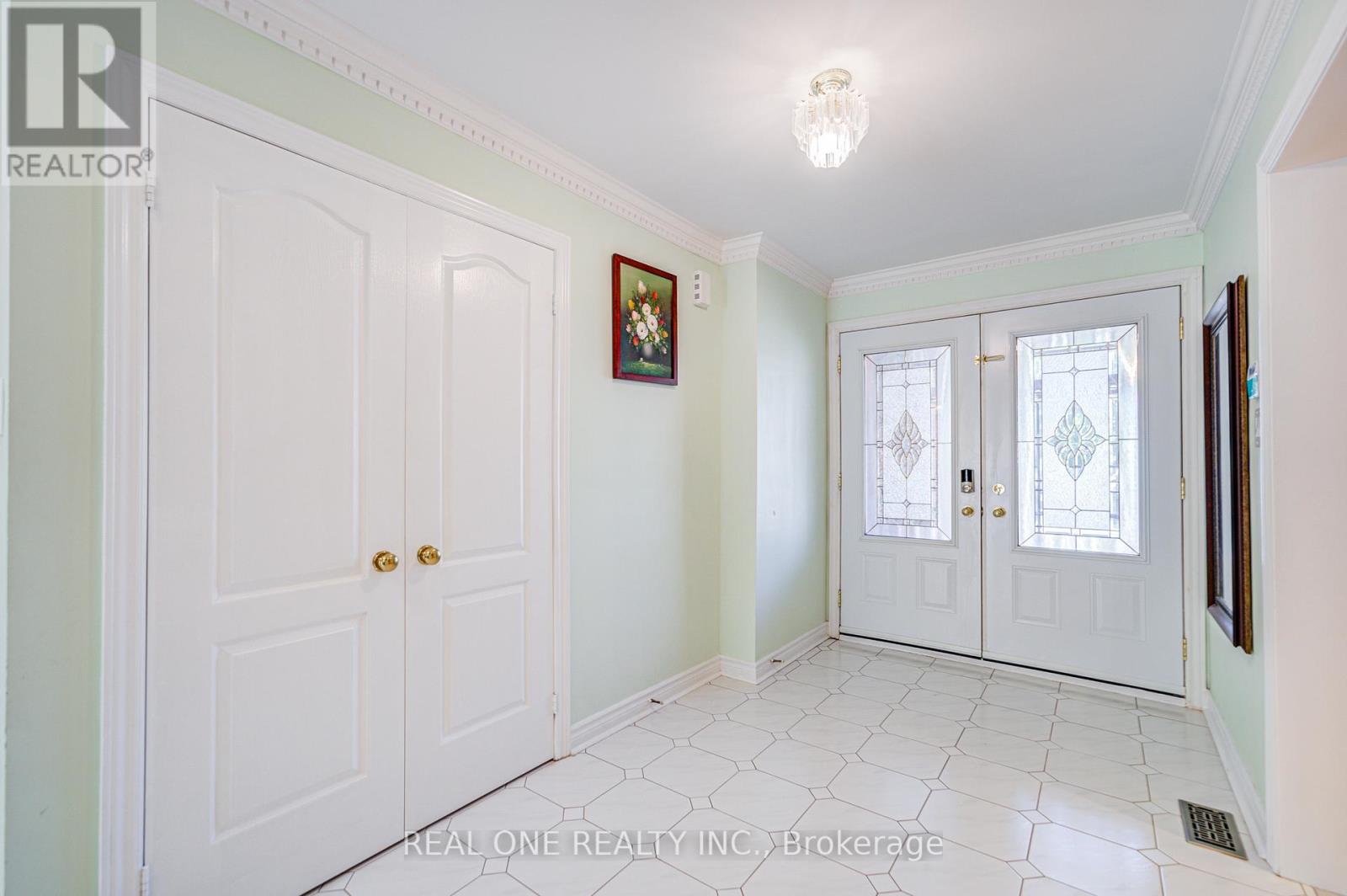 203 Valleymede Drive, Richmond Hill, Ontario  L4B 3S4 - Photo 3 - N12821986