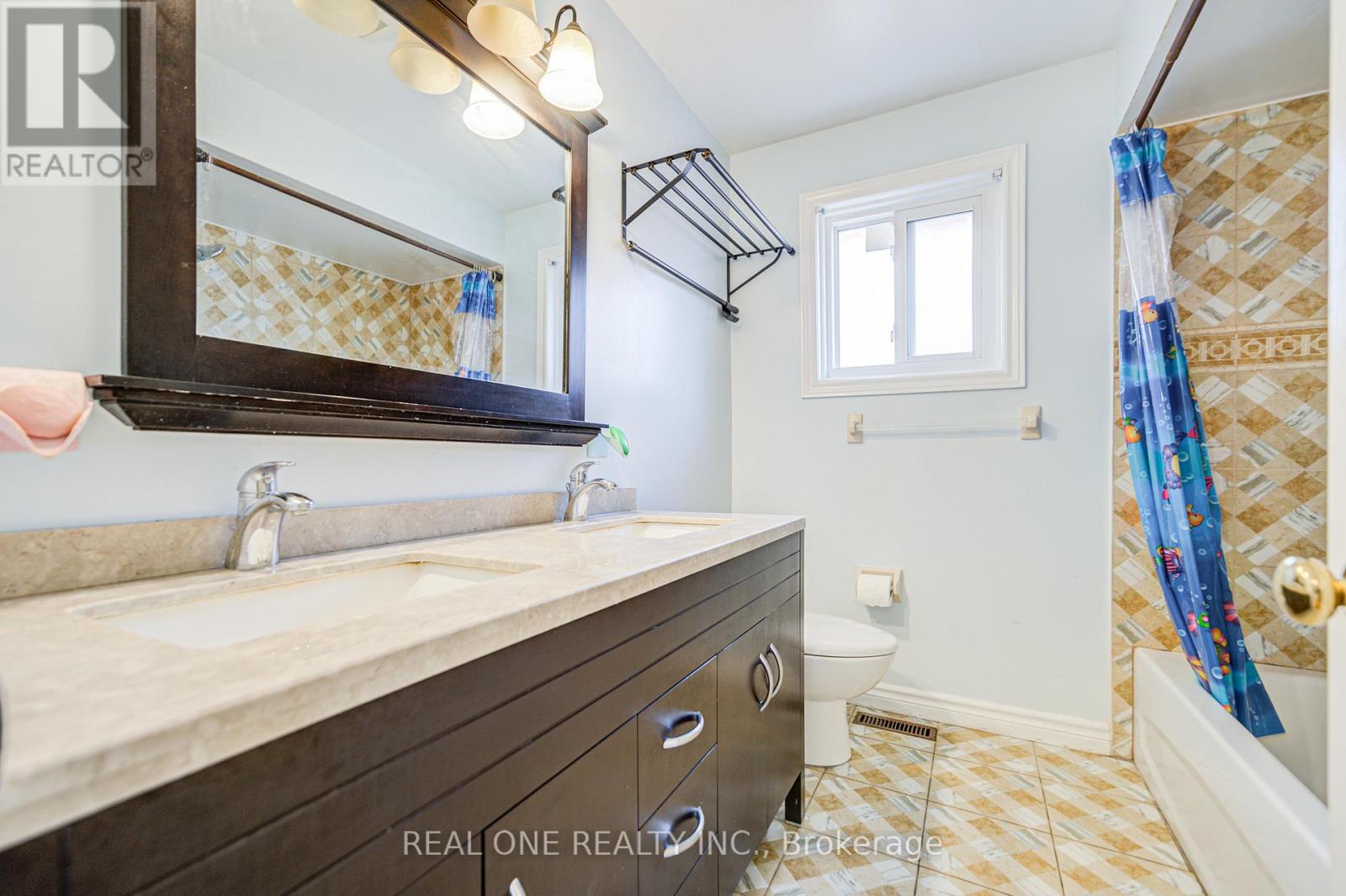 203 Valleymede Drive, Richmond Hill, Ontario  L4B 3S4 - Photo 31 - N12821986