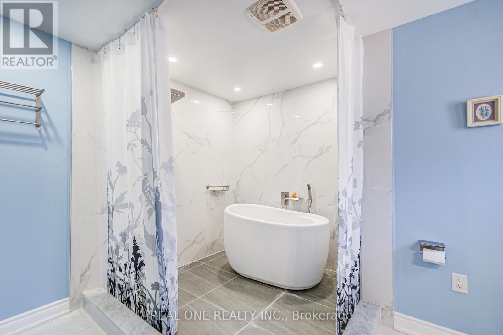 203 Valleymede Drive, Richmond Hill, Ontario  L4B 3S4 - Photo 29 - N12821986