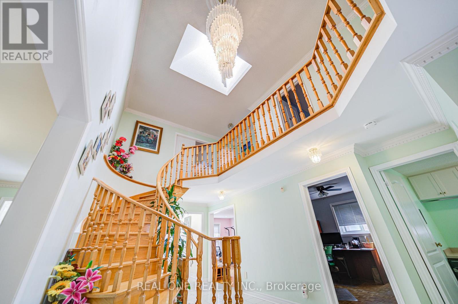 203 Valleymede Drive, Richmond Hill, Ontario  L4B 3S4 - Photo 7 - N12821986