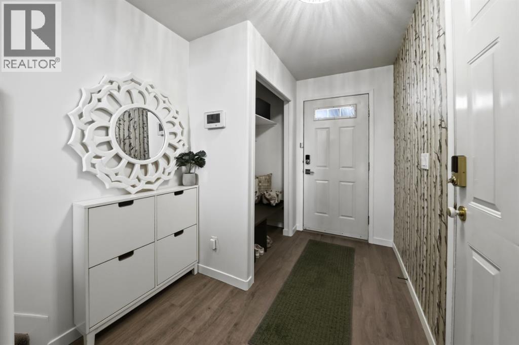 9 Kerry Wood Mews, Red Deer, Alberta  T4N 7B8 - Photo 4 - A2289014