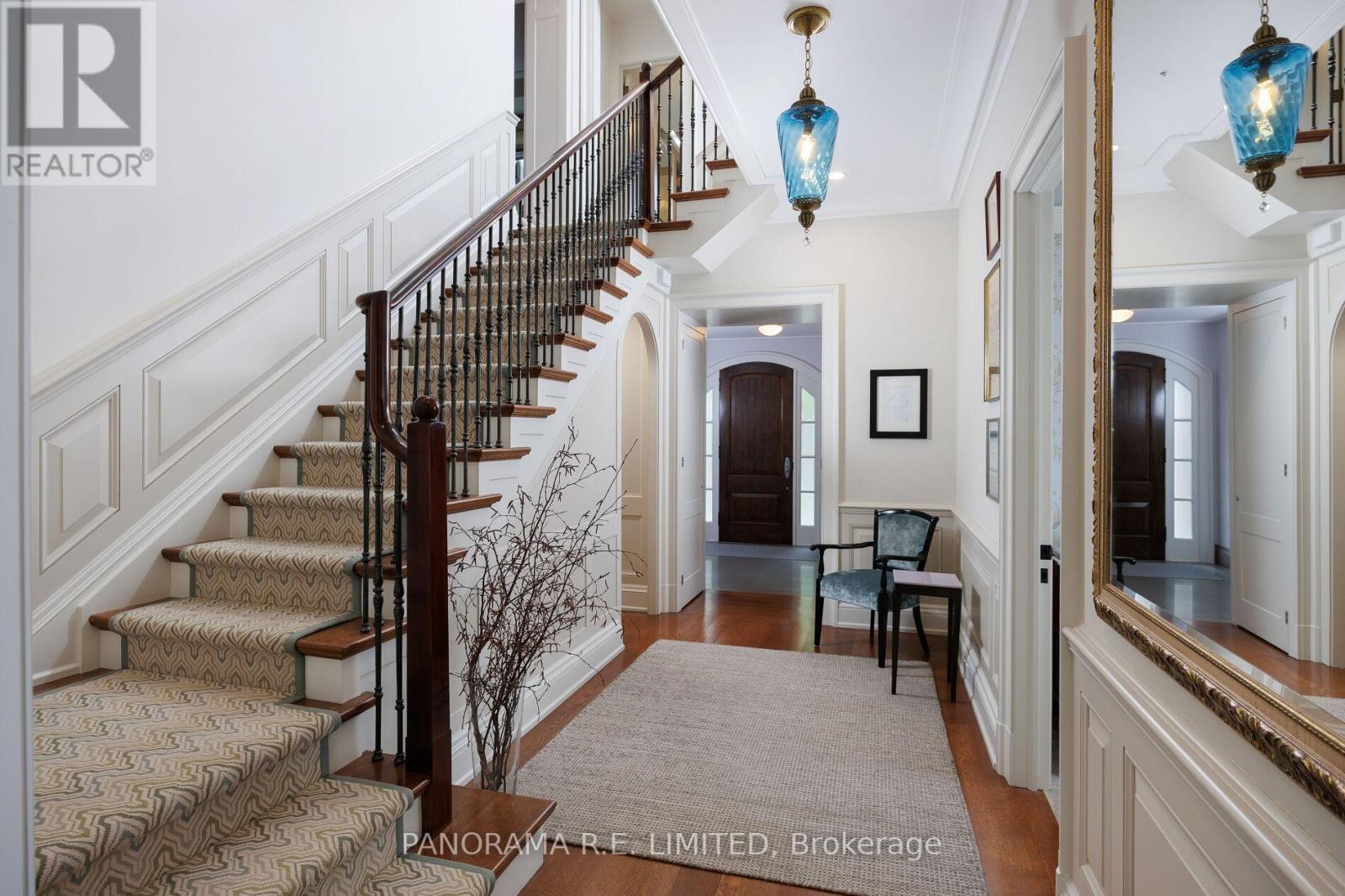 19 Graystone Gardens, Toronto, Ontario  M8Z 3C2 - Photo 3 - W12597884