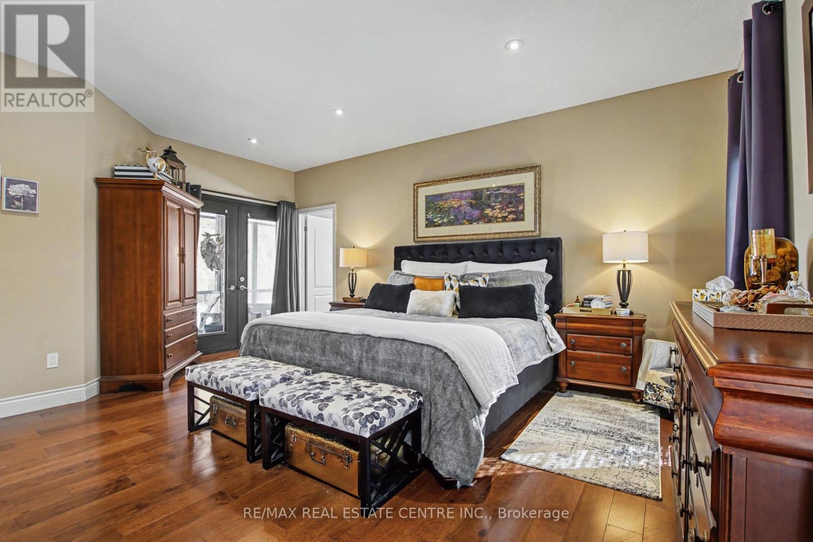 2 Irongate Drive, Brant, Ontario  N3L 4G4 - Photo 18 - X12830452