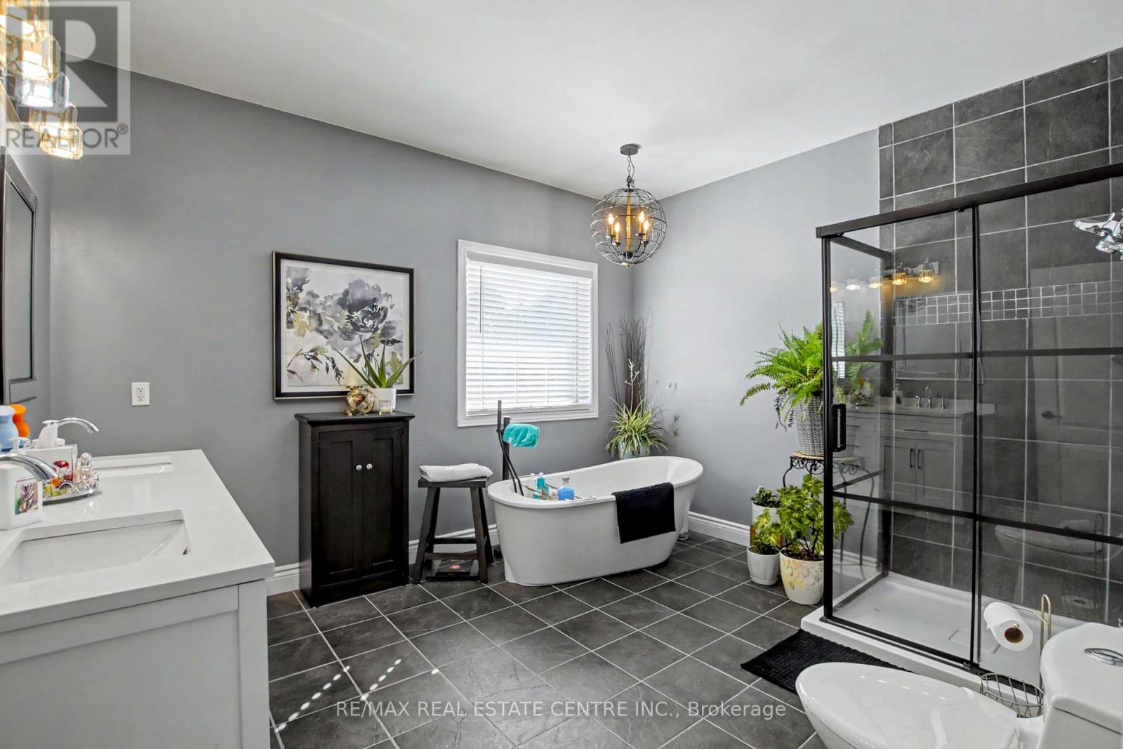 2 Irongate Drive, Brant, Ontario  N3L 4G4 - Photo 20 - X12830452