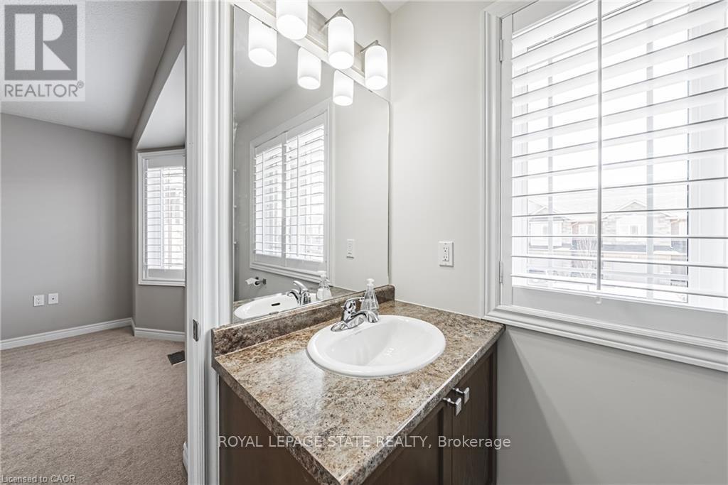 35 Charleswood Crescent, Hamilton, Ontario  L0R 1P0 - Photo 15 - X12830472