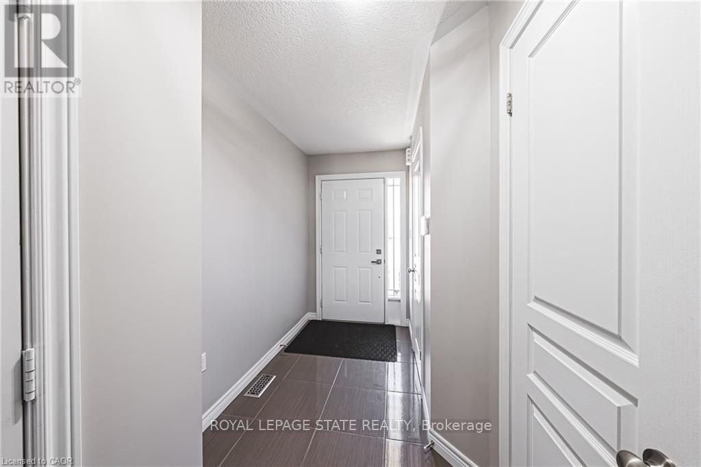 35 Charleswood Crescent, Hamilton, Ontario  L0R 1P0 - Photo 4 - X12830472