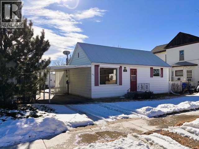 341 50 Avenue W, Claresholm, Alberta  T0L 0T0 - Photo 1 - A2289549