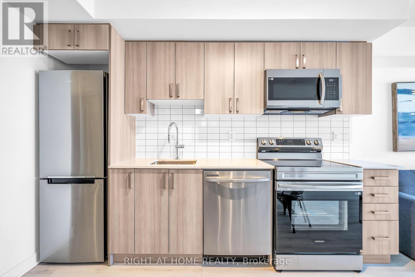 2204 - 1010 Sandy Beach Road, Pickering, Ontario  L1W 0C7 - Photo 4 - E12830480