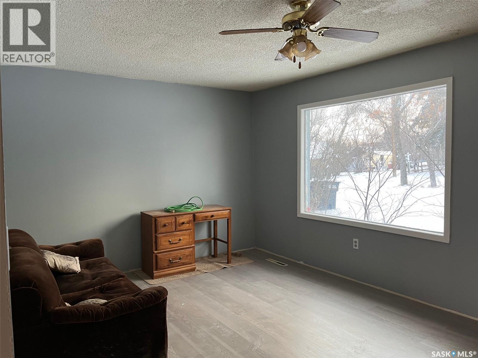 211 2nd Street E, Lafleche, Saskatchewan  S0H 2K0 - Photo 10 - SK025431