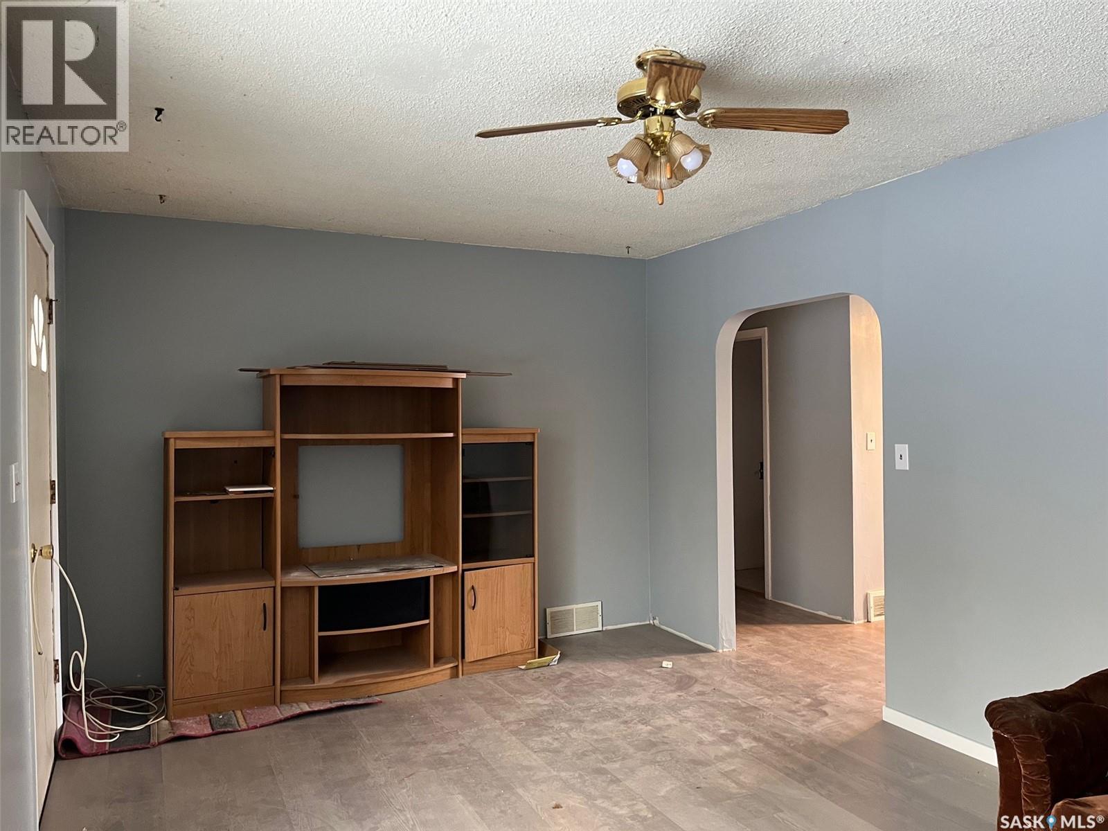 211 2nd Street E, Lafleche, Saskatchewan  S0H 2K0 - Photo 11 - SK025431