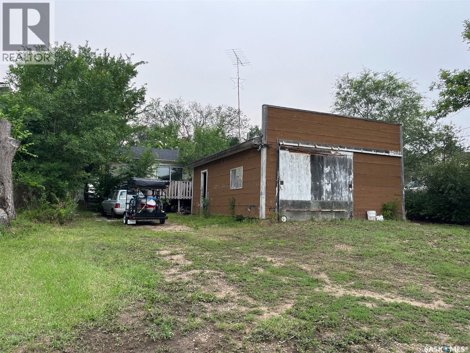 211 2nd Street E, Lafleche, Saskatchewan  S0H 2K0 - Photo 5 - SK025431