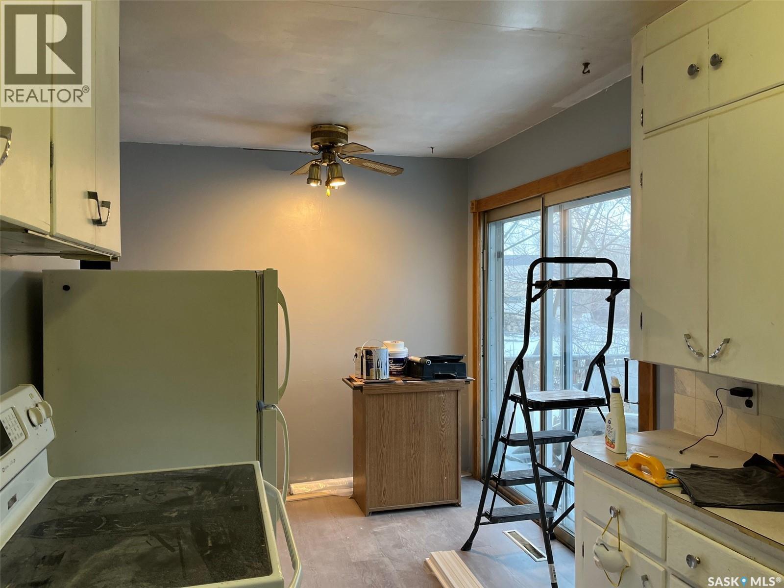 211 2nd Street E, Lafleche, Saskatchewan  S0H 2K0 - Photo 14 - SK025431