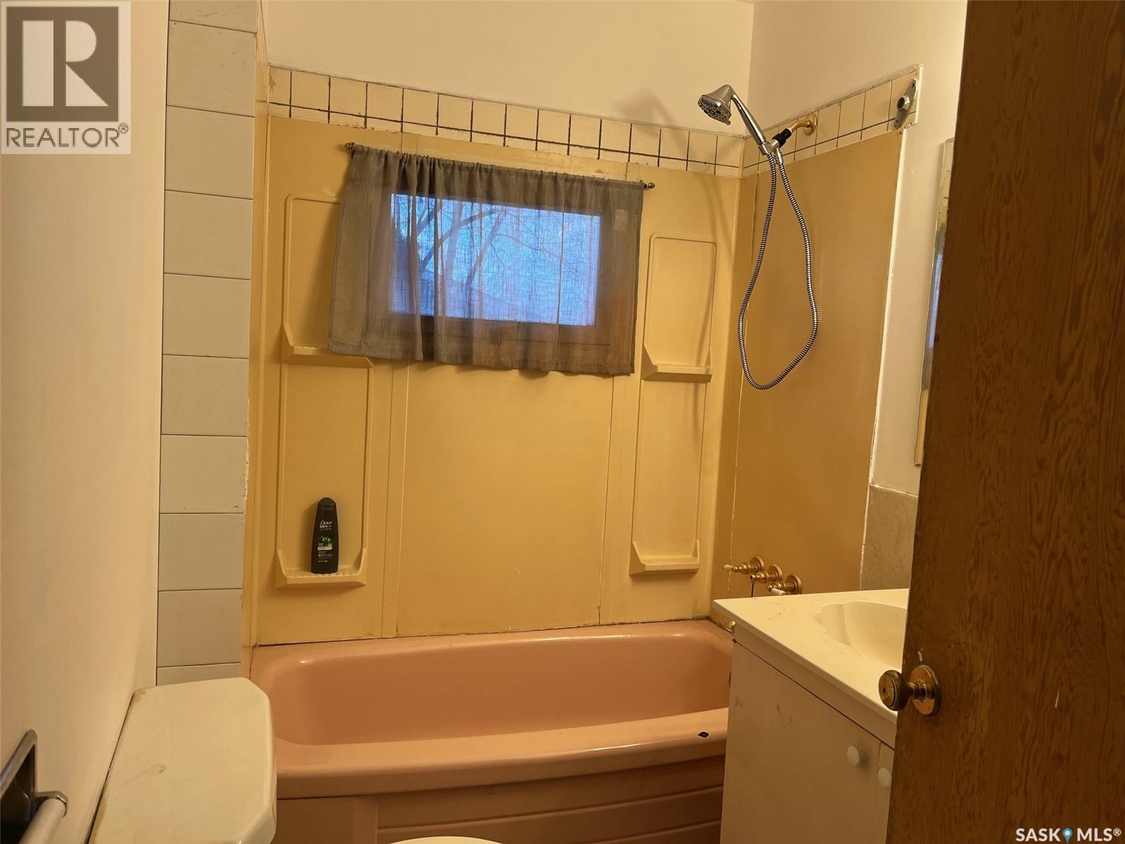 211 2nd Street E, Lafleche, Saskatchewan  S0H 2K0 - Photo 7 - SK025431