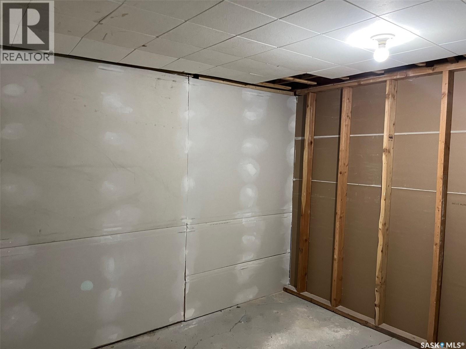 211 2nd Street E, Lafleche, Saskatchewan  S0H 2K0 - Photo 18 - SK025431