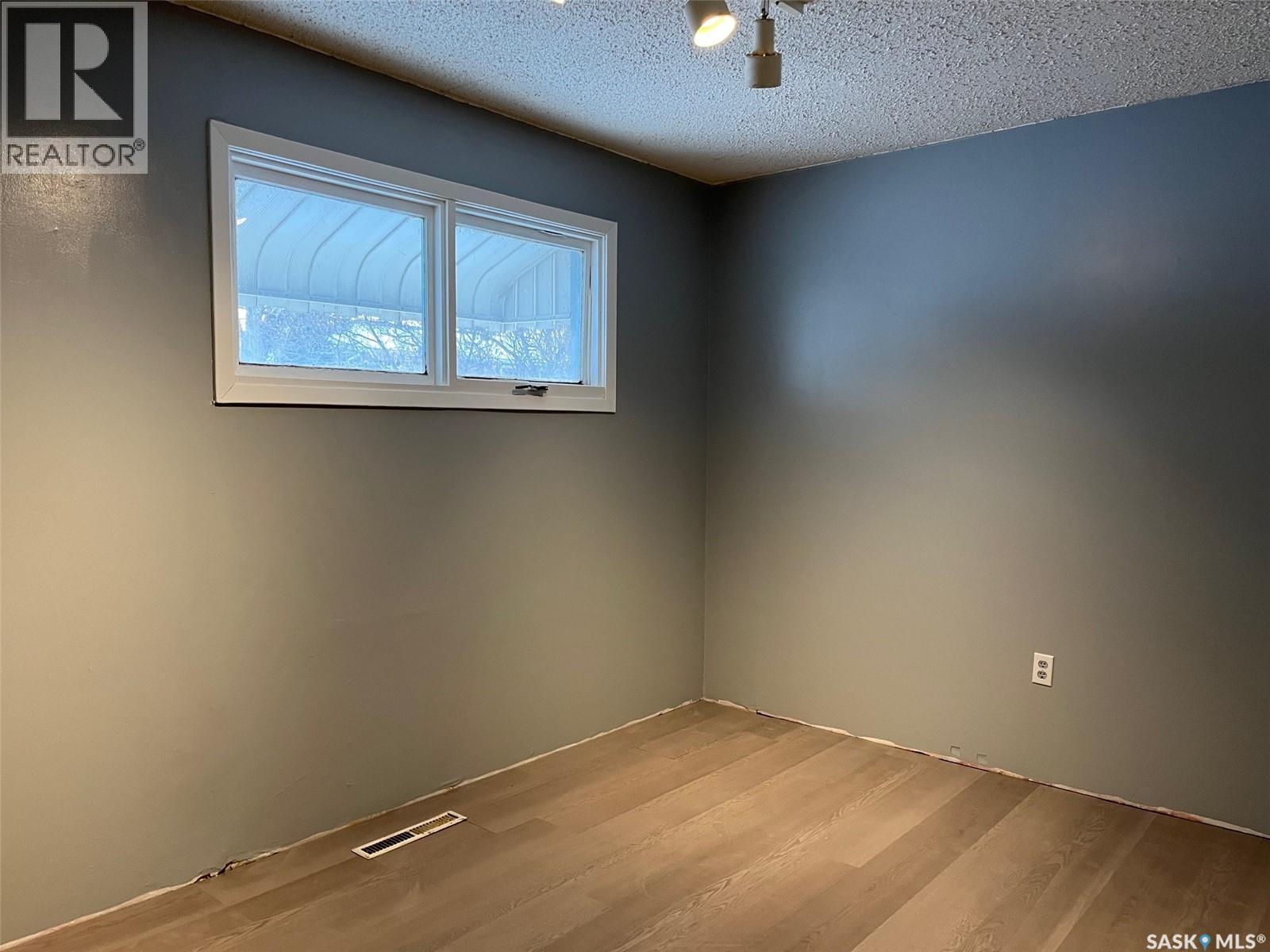 211 2nd Street E, Lafleche, Saskatchewan  S0H 2K0 - Photo 8 - SK025431