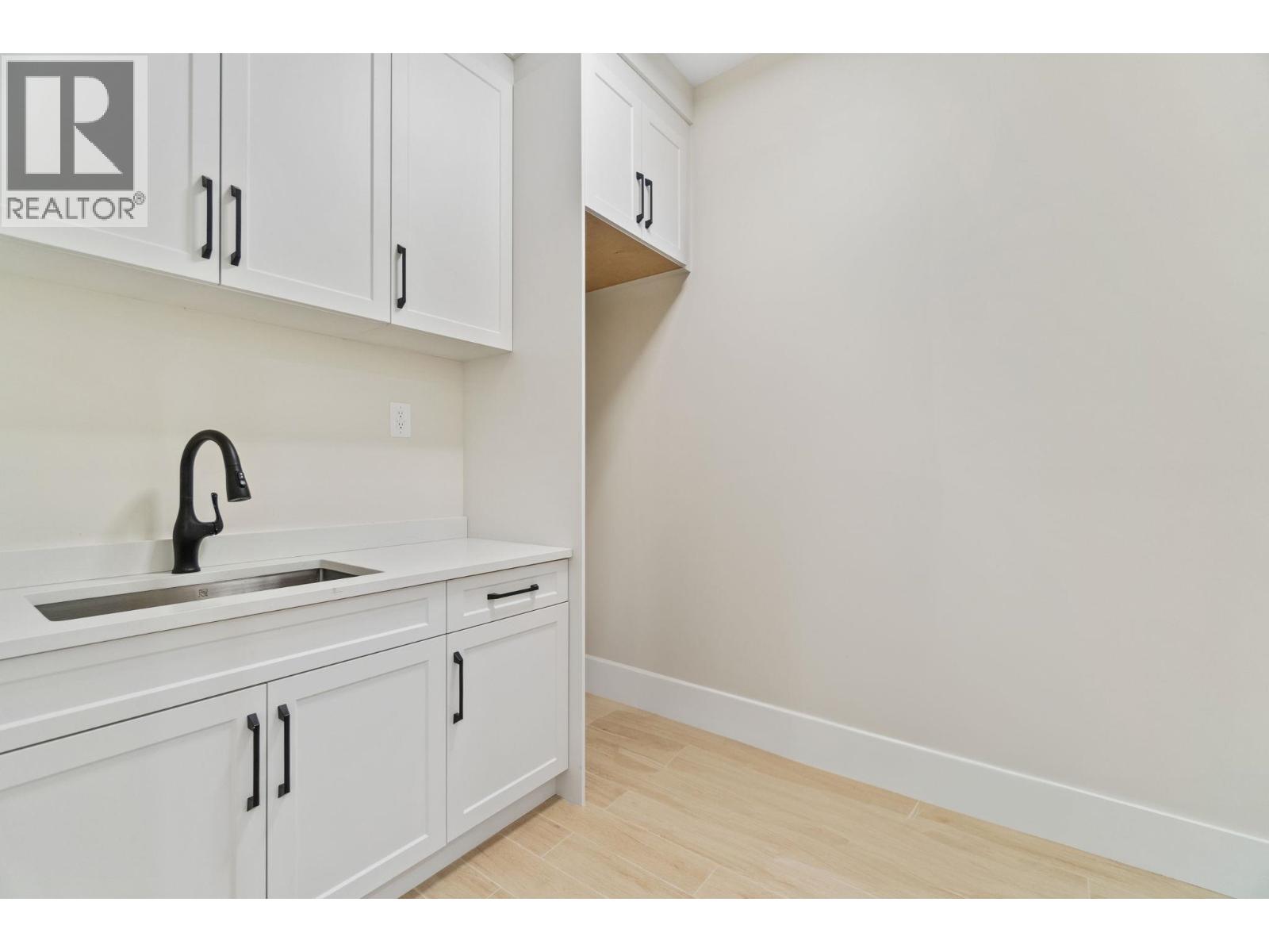 841 Rondeau Street, Coquitlam, British Columbia  V3J 5Z4 - Photo 34 - R3091784