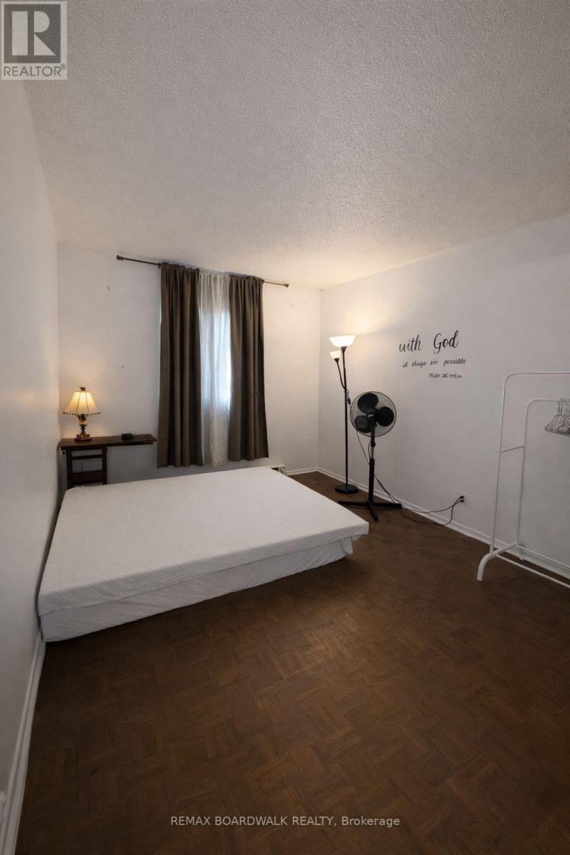 158 Mcarthur Avenue, Ottawa, Ontario  K1L 8C9 - Photo 10 - X12830504