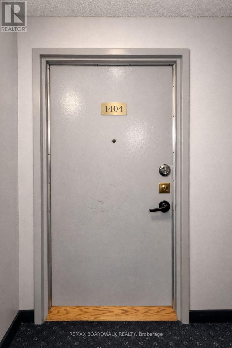 158 Mcarthur Avenue, Ottawa, Ontario  K1L 8C9 - Photo 2 - X12830504