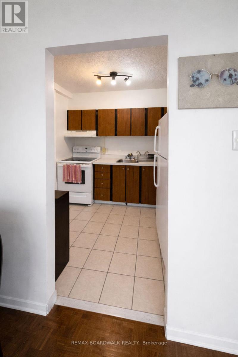 158 Mcarthur Avenue, Ottawa, Ontario  K1L 8C9 - Photo 5 - X12830504