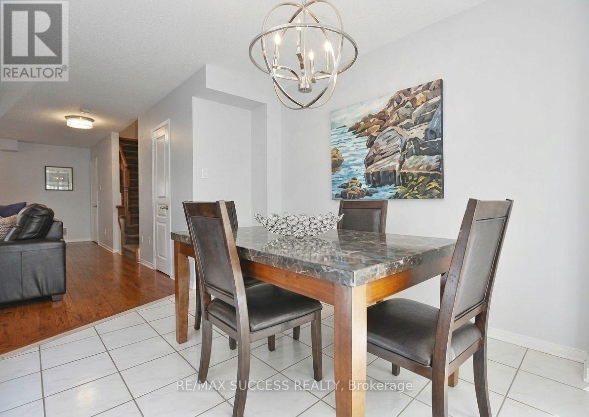 5854 Delle Donne Drive, Mississauga, Ontario  L5M 6R8 - Photo 5 - W12830492